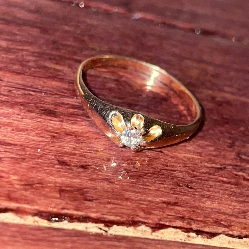 Vintage 10K Yellow Gold .04ct Diamond Solitaire Ring/band